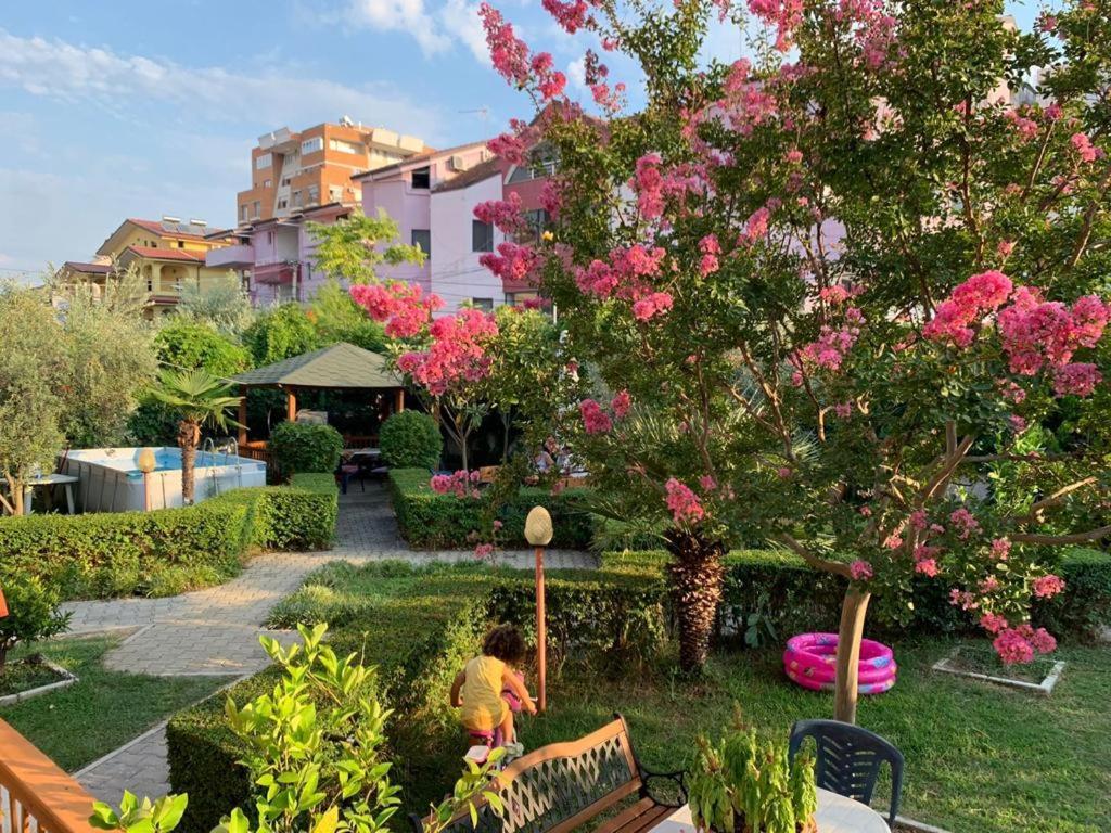 Vila M Vera Durrës Exterior foto